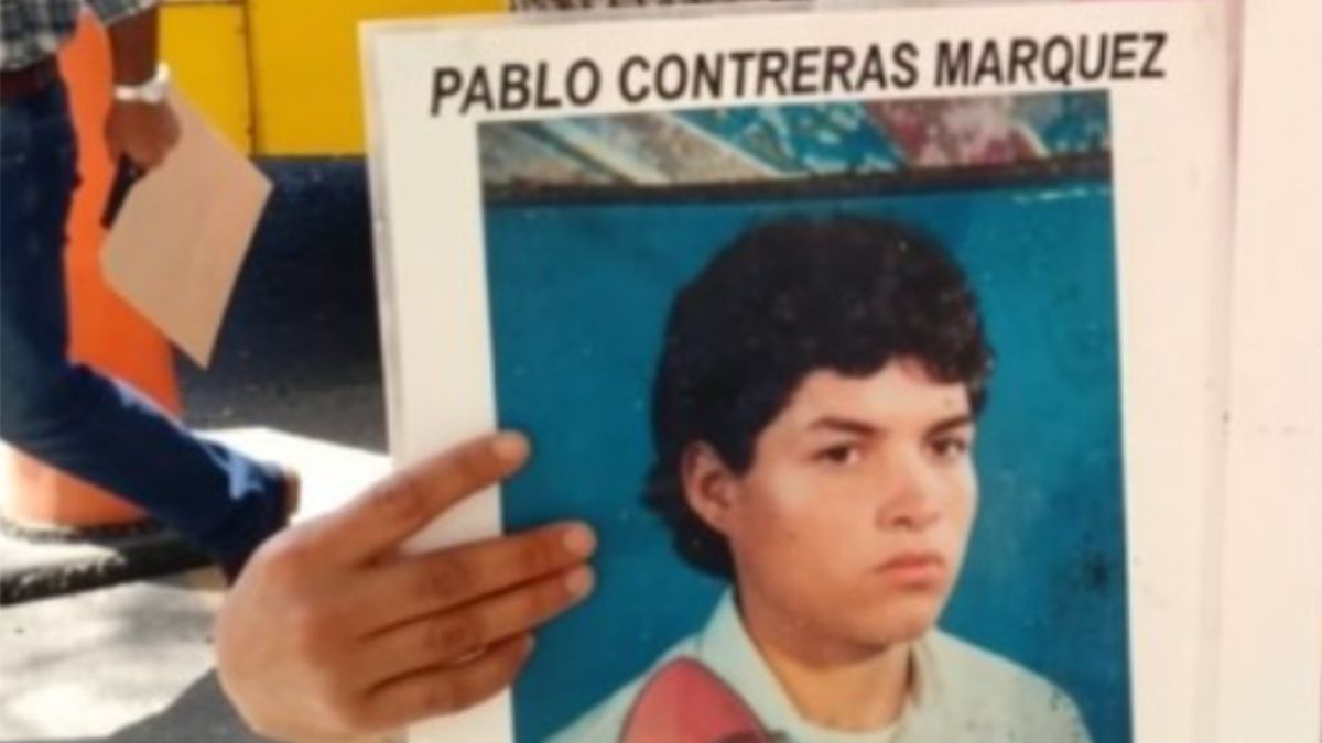 Pablo Contreras en una foto que su madre solía exhibir frente a tribunales de Santa Fe.&nbsp;
