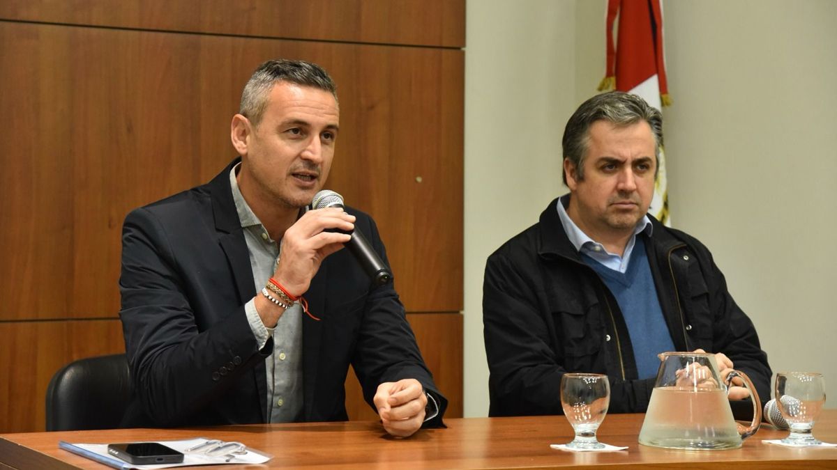 El senador por el departamento Rosario, Ciro Seisas, junto al ministro de Seguridad, Pablo Cococcioni. El senador por el departamento Rosario, Ciro Seisas, junto al ministro de Seguridad, Pablo Cococcioni.