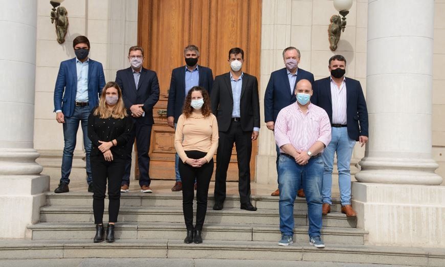 Legisladores radicales del Senado y Diputados piden que la vacunación covid sea más pareja entre los distintos departamentos de la provincia de Santa Fe.