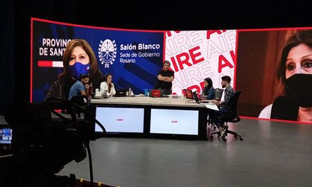 La ministra de Educación, Adriana Cantero, convocó a los docentes a levantar la medida de fuerza para recuperar la negociación. La ministra de Educación, Adriana Cantero, convocó a los docentes a levantar la medida de fuerza para recuperar la negociación.