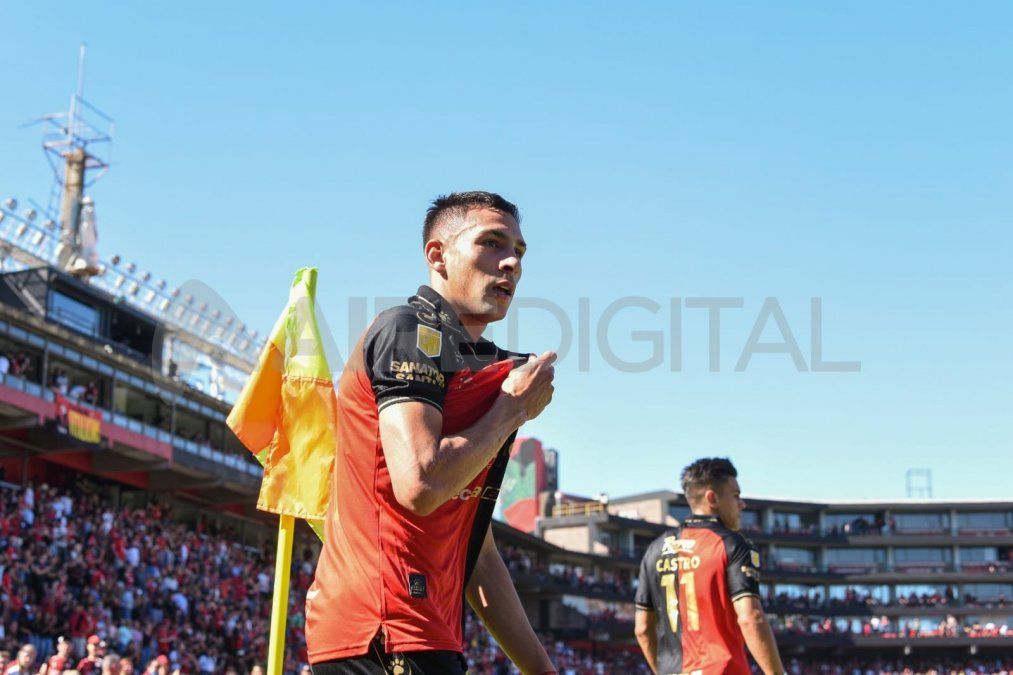 Eric Meza tiene chances de volver a la titularidad en lugar de Facundo Mura. El Sabalero volvería a jugar con línea de cinco.