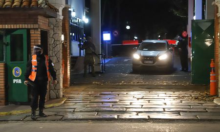 El encuentro de mandatarios se extendió por más de dos horas en la residencia presidencial. El encuentro de mandatarios se extendió por más de dos horas en la residencia presidencial.