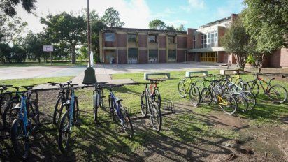 Un menor entró a la escuela de San Cristóbal donde ocurrió el tiroteo y robó golosinas: el acceso está prohibido por la Justicia