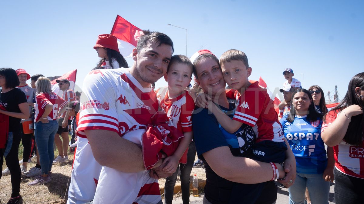 Los hinchas de Unión vivieron una fiesta con el banderazo en la previa del clásico ante Colón.