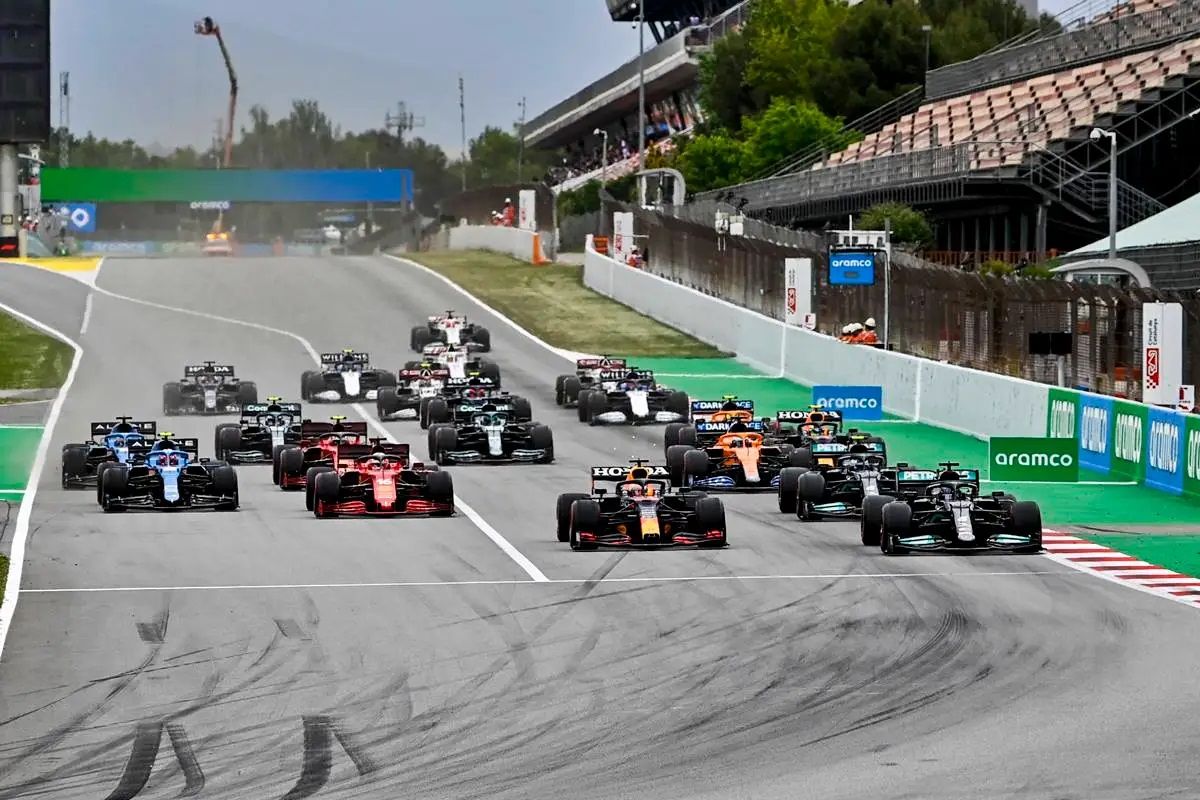 Verstappen de Red Bull largará segundo y el español Carlos Sainz Jr., el otro piloto de Ferrari, partirá desde el tercer lugar.