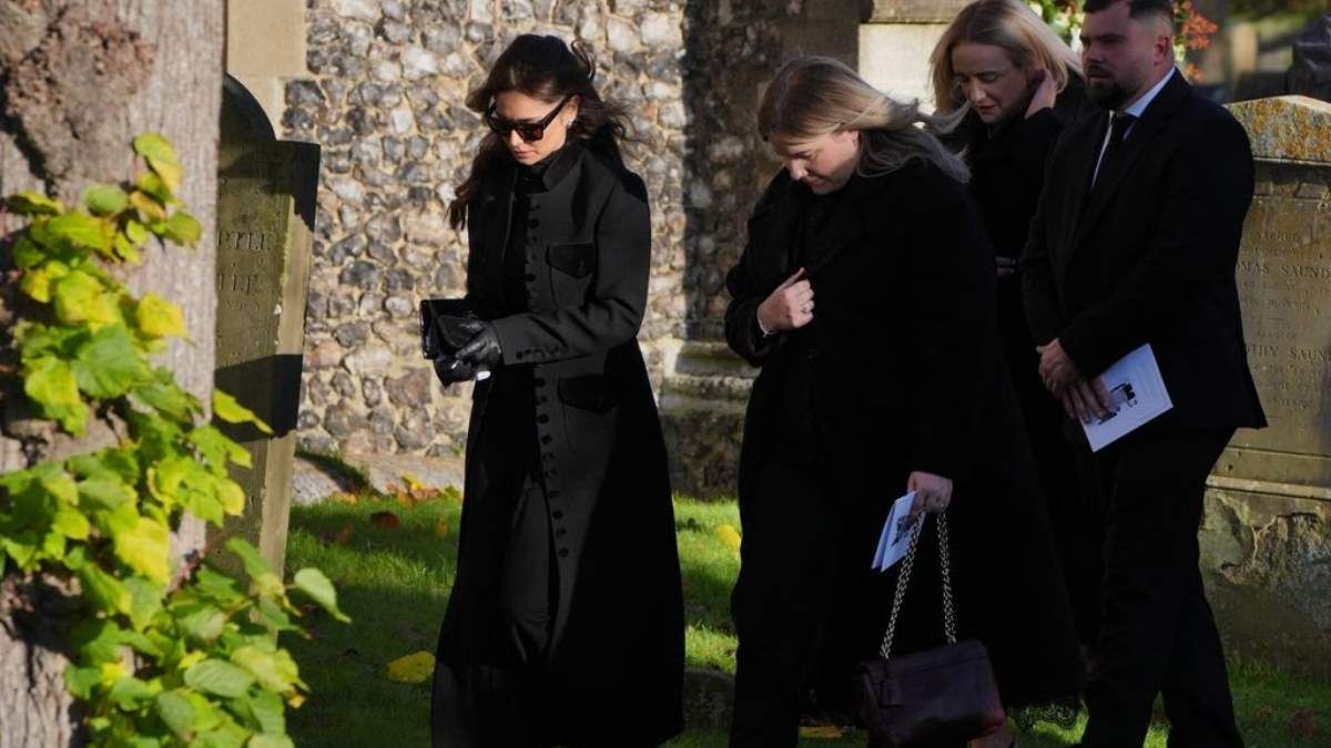 Cheryl Cole y Liam Payne compartieron una relación de dos años, durante la cual nació su hijo, Bear Payne. Cheryl Cole y Liam Payne compartieron una relación de dos años, durante la cual nació su hijo, Bear Payne.