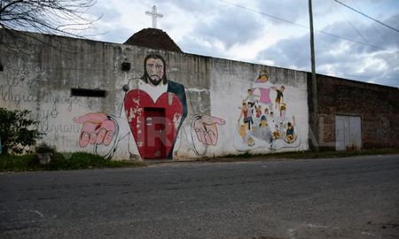 En la actualidad, los narcos atacan los lugares que son de contención social. En la actualidad, los narcos atacan los lugares que son de contención social.