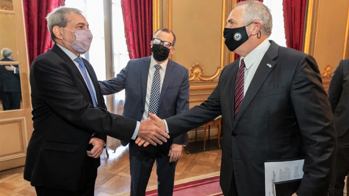 Alejandro Díaz, CEO de Amcham, y el embajador de los Estados Unidos en la Argentina, Marc Stanley.