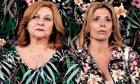 Las siamesas cuenta la historia de una madre e hija que viven solas en la ciudad de Junín y deben viajar en micro hasta una localidad de la costa atlántica para ver unos departamentos heredados. La película narra el viaje de estos dos personajes, cuya relación simbiótica, difícil, se reflejan en los diálogos que mantienen entre sí y con uno de los choferes. Las siamesas cuenta la historia de una madre e hija que viven solas en la ciudad de Junín y deben viajar en micro hasta una localidad de la costa atlántica para ver unos departamentos heredados. La película narra el viaje de estos dos personajes, cuya relación simbiótica, difícil, se reflejan en los diálogos que mantienen entre sí y con uno de los choferes.
