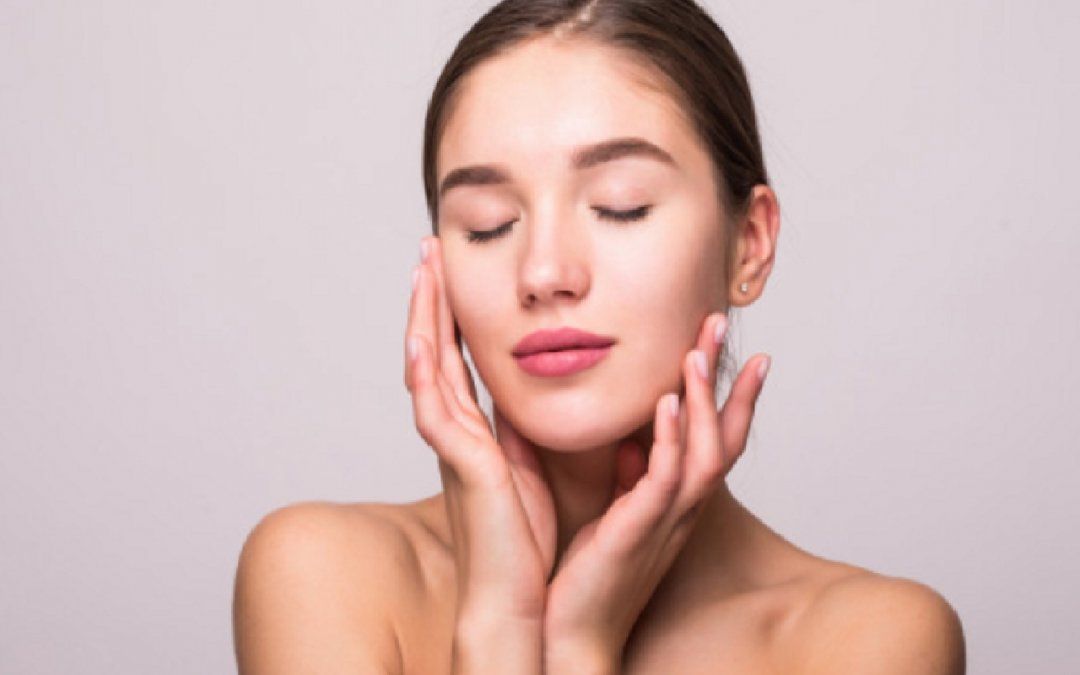 Cómo usar el aceite de ricino para eliminar las manchas en la cara y en las manos