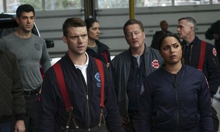 chicago fire muestra el lado sensible de los bomberos chicago fire muestra el lado sensible de los bomberos