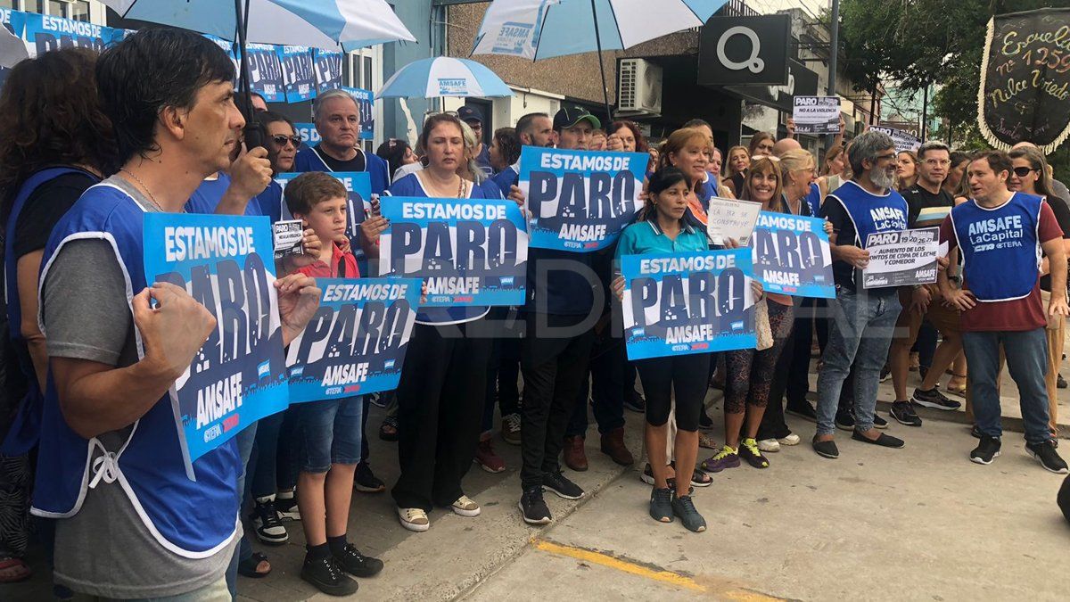 Paritarias en Santa Fe sigue el paro docente y los estatales de ATE