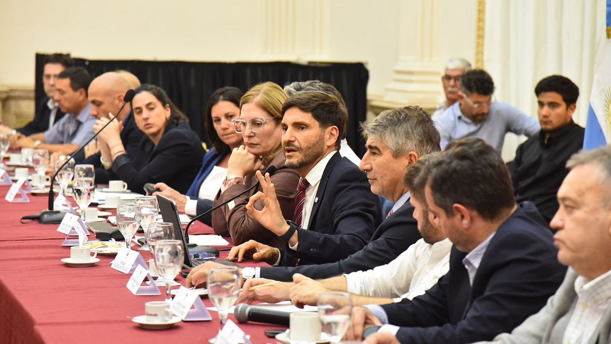 El gobernador Maximiliano Pullaro encabezó este lunes una nueva reunión de la Junta Provincial de Seguridad.