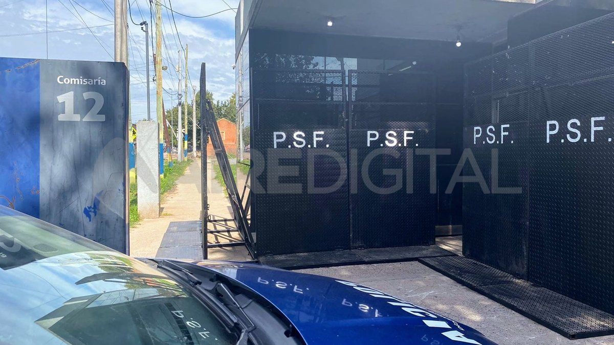 Instalaron vallas blindadas en las seccionales 15