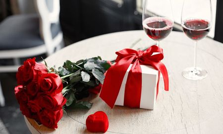 La ciudad de Santa Fe se prepara para celebrar San Valentín y hay una amplia variedad de opciones para celebrar y regalar. La ciudad de Santa Fe se prepara para celebrar San Valentín y hay una amplia variedad de opciones para celebrar y regalar.