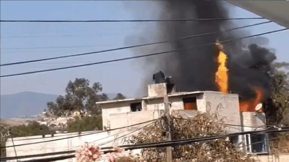 Video: intentó hacer un asado y prendió fuego la casa