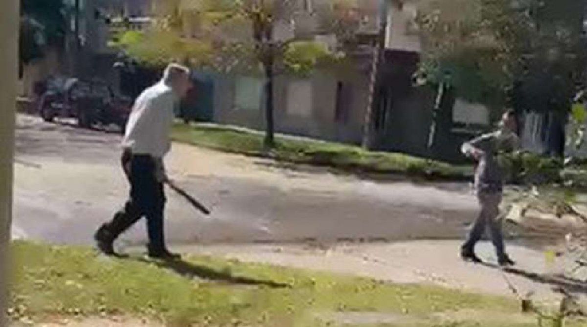 &nbsp;Relatos Salvajes en Rosario: le cortó los dedos a su vecino con un machete porque no barría la vereda