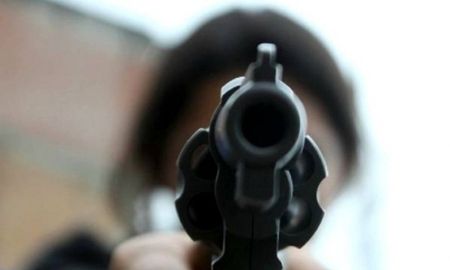 adolescente jugaba con un arma y mato a su amigo sin querer adolescente jugaba con un arma y mato a su amigo sin querer