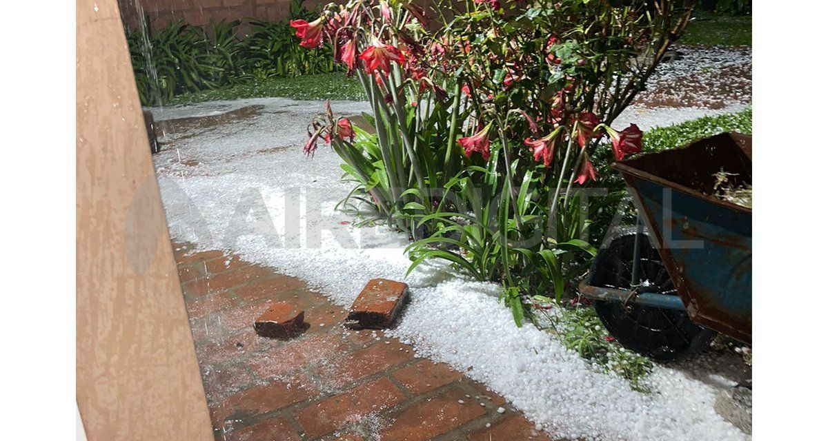 En Arroyo Aguiar cayó granizo un rato después de las 6, con mayor intensidad que en Santa Fe.
