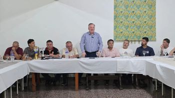 Felipe Michlig estuvo presente en el sorteo del fixture de lo que será la tercera edición de la Copa Departamento San Cristóbal de Fútbol.