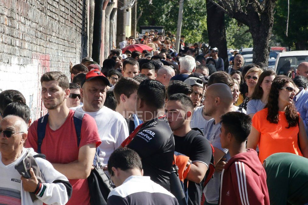 Con la ilusión de ganar la Copa Sudamericana, los hinchas de Colón se preparan para viajar a Paraguay