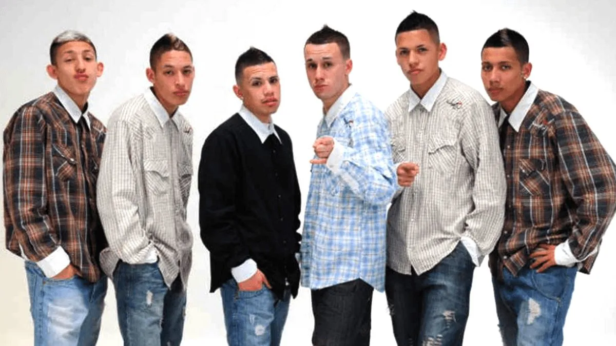 Lacoste, la reconocida marca de ropa, les pagó a los Wachiturros una suma de dinero para que dejaran de vestir sus remeras y sweaters.