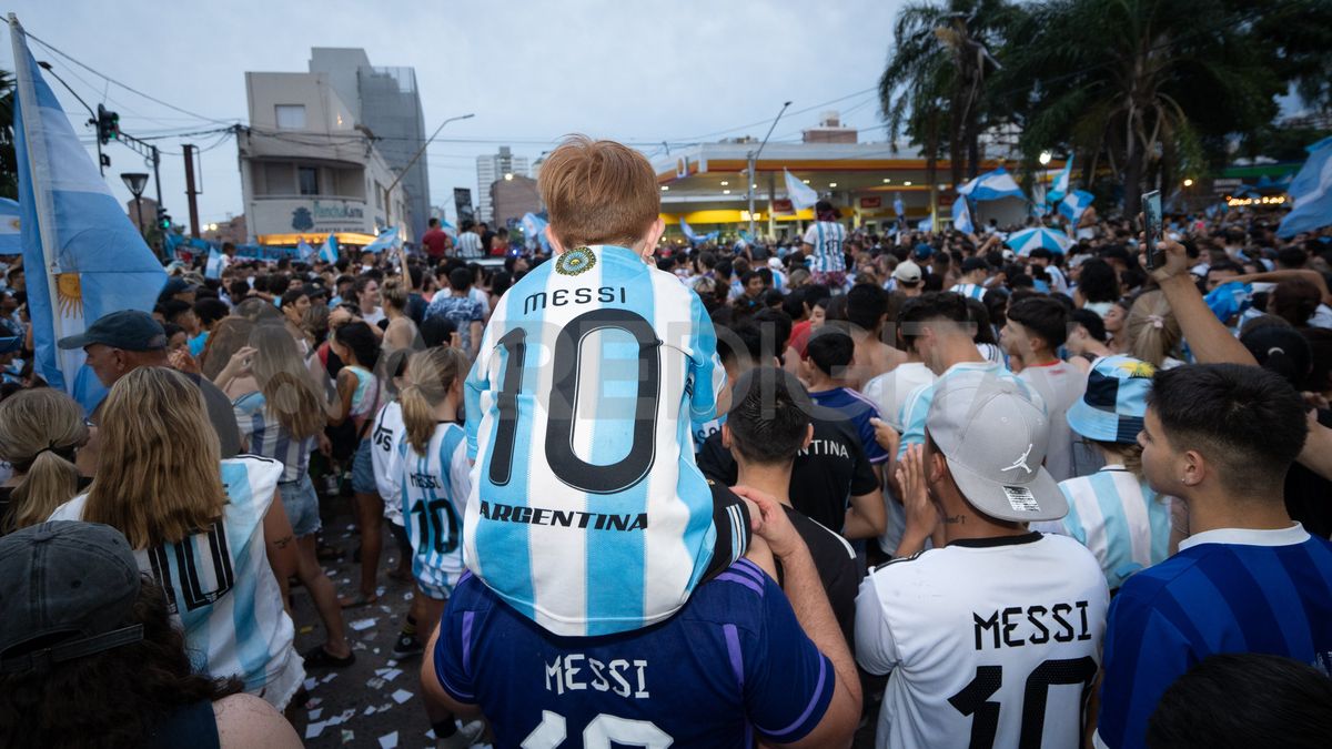 La Municipalidad colocará un vallado en la estación de servicio ubicada en Bulevar y Rivadavia durante el partido de Argentina y Croacia.