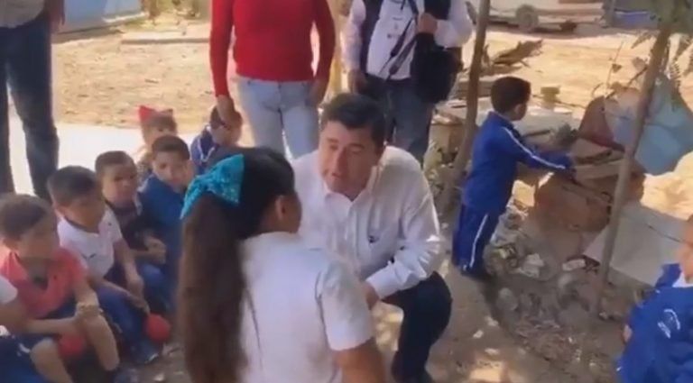 Un alcalde humilló a una niña por su peso y generó indignación
