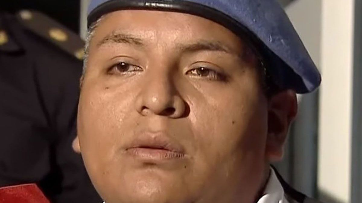 El policía Luis Chocobar llega al juicio acusado de "homicidio agravado en exceso del cumplimiento del deber".