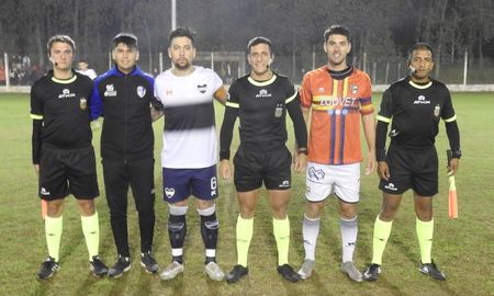 Por paro de árbitros se suspende desde este miércoles la actividad en la Liga Santafesina de Fútbol. Por paro de árbitros se suspende desde este miércoles la actividad en la Liga Santafesina de Fútbol.