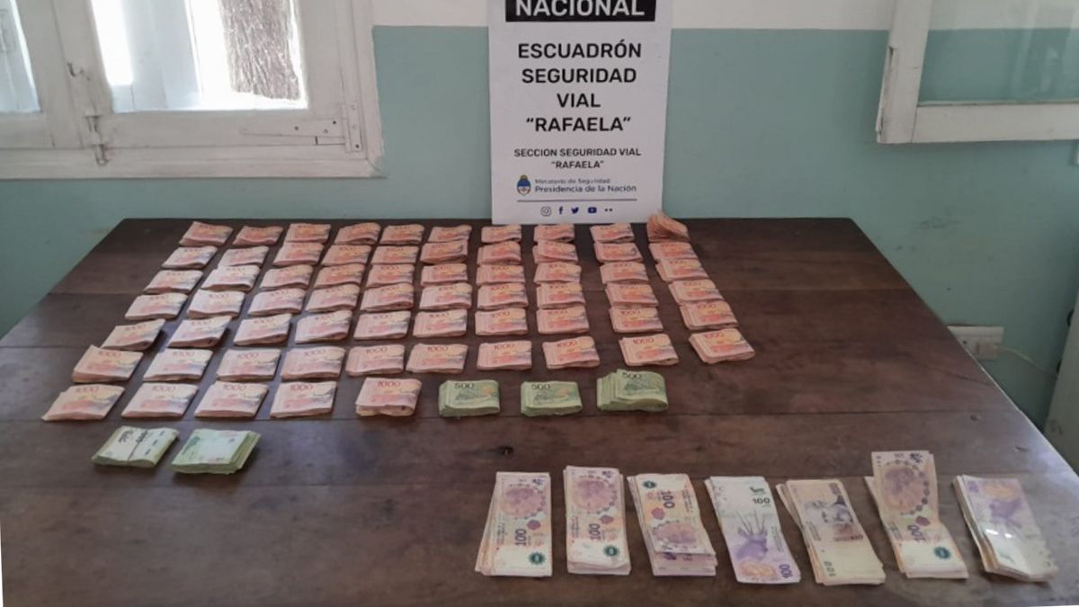 El dinero que le secuestraron al camionero oriundo de Jujuy. El dinero que le secuestraron al camionero oriundo de Jujuy.