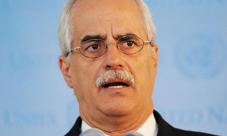El ministro de Defensa, Jorge Taiana, se manifestó en contra del pedido del retorno del Servicio Militar propuesto por Amalia Granata. El ministro de Defensa, Jorge Taiana, se manifestó en contra del pedido del retorno del Servicio Militar propuesto por Amalia Granata.