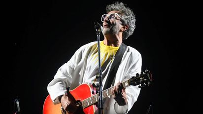 Una multitud en Rosario vibra al ritmo de Fito Páez, con un festival gratuito en el Monumento a la Bandera