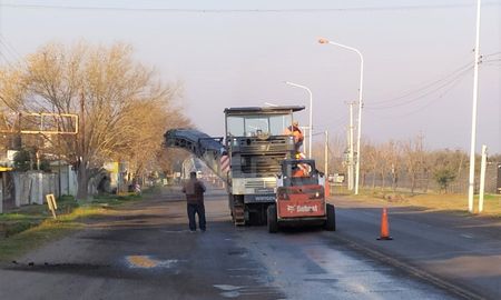 En la ciudad de Sauce Viejo se encuentra trabajando la maquinaria vial para realizar tareas de fresado, bacheo y repavimentación de la ruta nacional 11. En la ciudad de Sauce Viejo se encuentra trabajando la maquinaria vial para realizar tareas de fresado, bacheo y repavimentación de la ruta nacional 11.