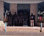 Agentes de la Policía de Investigaciones (PDI), junto con un grupo táctico, allanaron la firma comercial. Agentes de la Policía de Investigaciones (PDI), junto con un grupo táctico, allanaron la firma comercial.