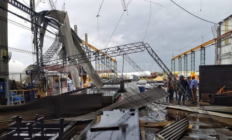Granizo, techos volados y calles inundadas por el temporal en Esperanza