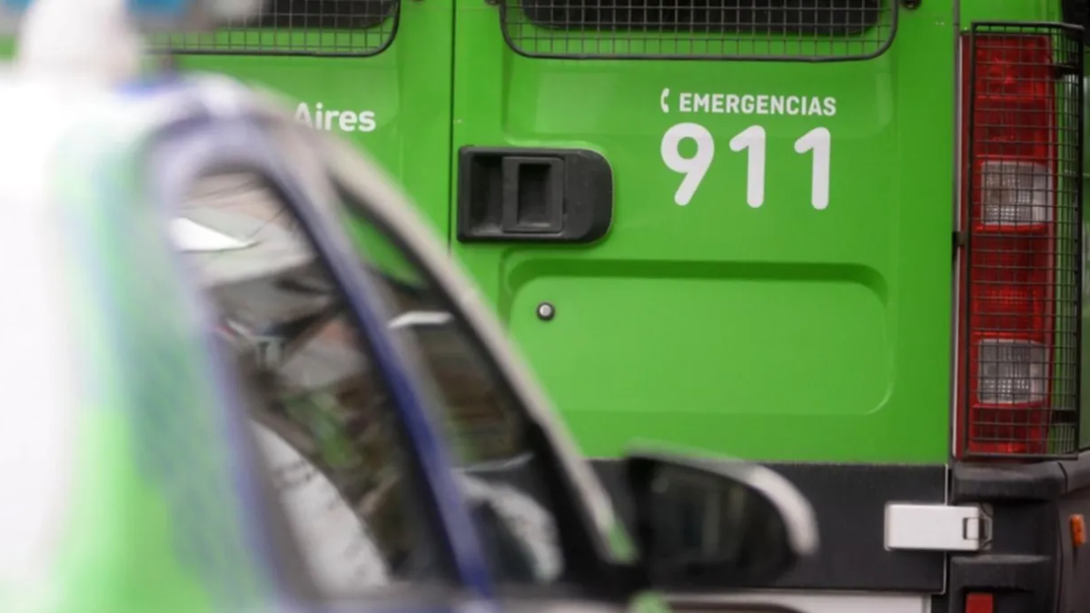 Un conductor chocó a un moto en La Plata y los vecinos intentaron lincharlo.