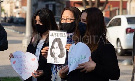 La maestra fue asesinada por Juan Ramón Cano en la puerta de la escuela, cuando salía de trabajar. La maestra fue asesinada por Juan Ramón Cano en la puerta de la escuela, cuando salía de trabajar.