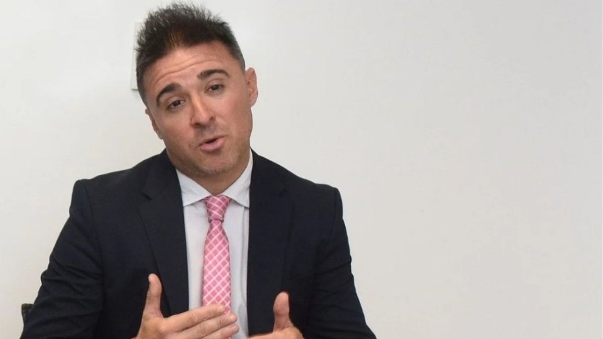 Santiago Joaquín Saux fue designado juez del Juzgado Federal de Primera Instancia de Rafaela. Santiago Joaquín Saux fue designado juez del Juzgado Federal de Primera Instancia de Rafaela.