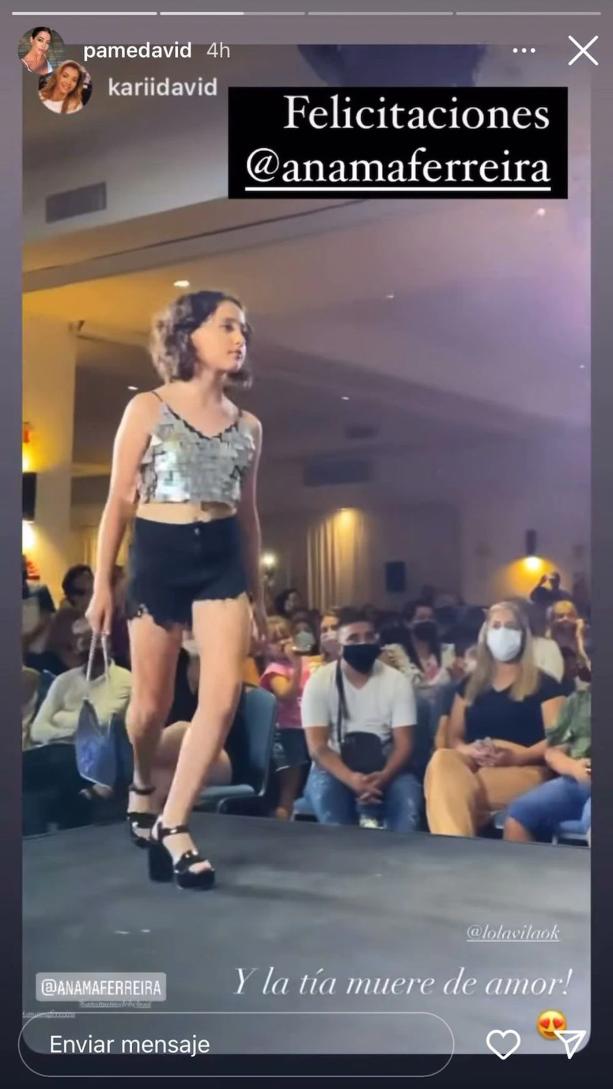 La conductora junto a Daniel Vila estuvieron presentes en la muestra de la agencia de modelos de Anam&aacute; Ferreira.