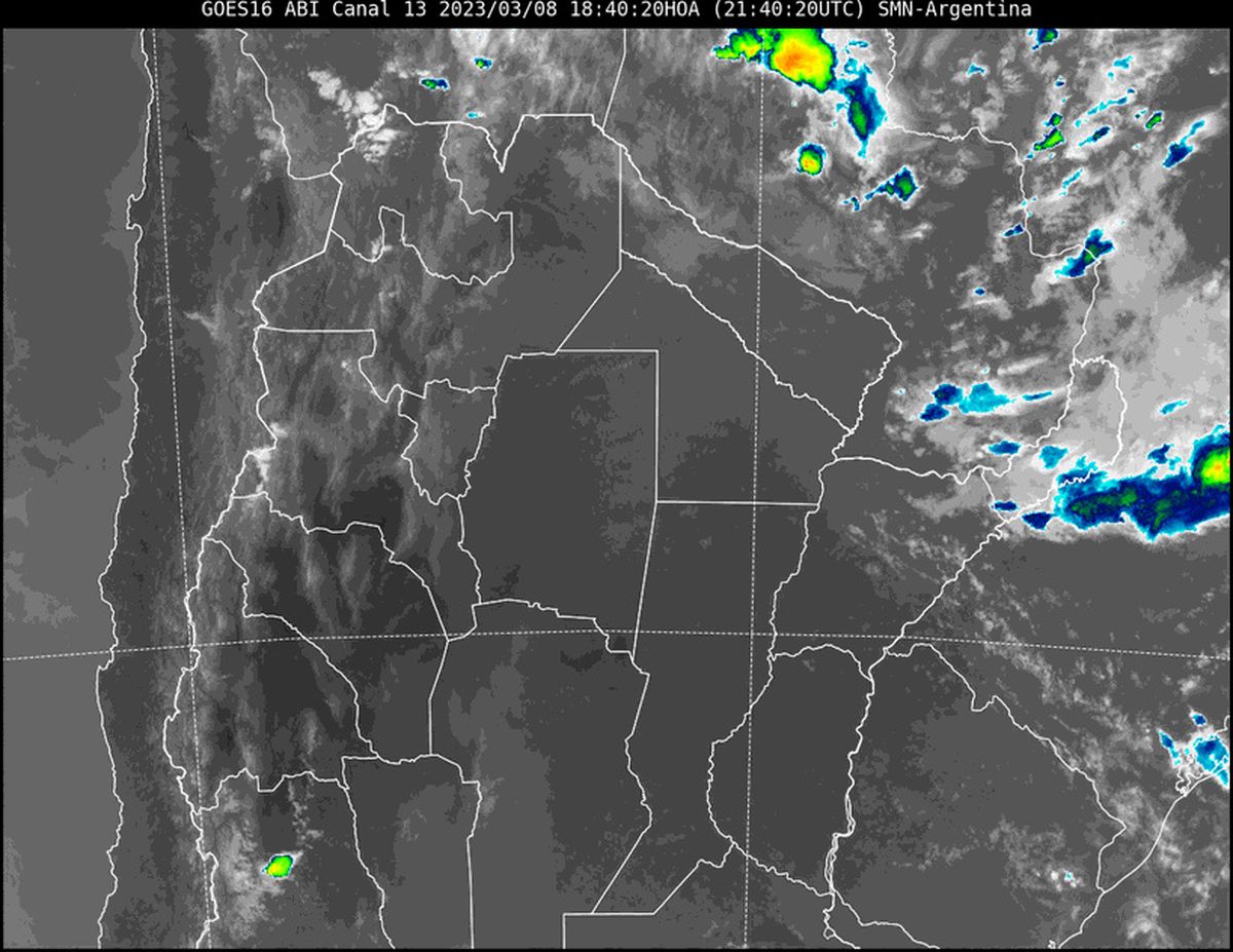 En la imagen satelital se observa cielo despejado en todo el centro y norte del país.