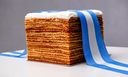 La Torta Argentina nació en Dolores, el “Primer Pueblo Patrio”. Tiene 25 capas, historia del siglo XIX y ahora quiere ser la torta oficial nacional. La Torta Argentina nació en Dolores, el “Primer Pueblo Patrio”. Tiene 25 capas, historia del siglo XIX y ahora quiere ser la torta oficial nacional.