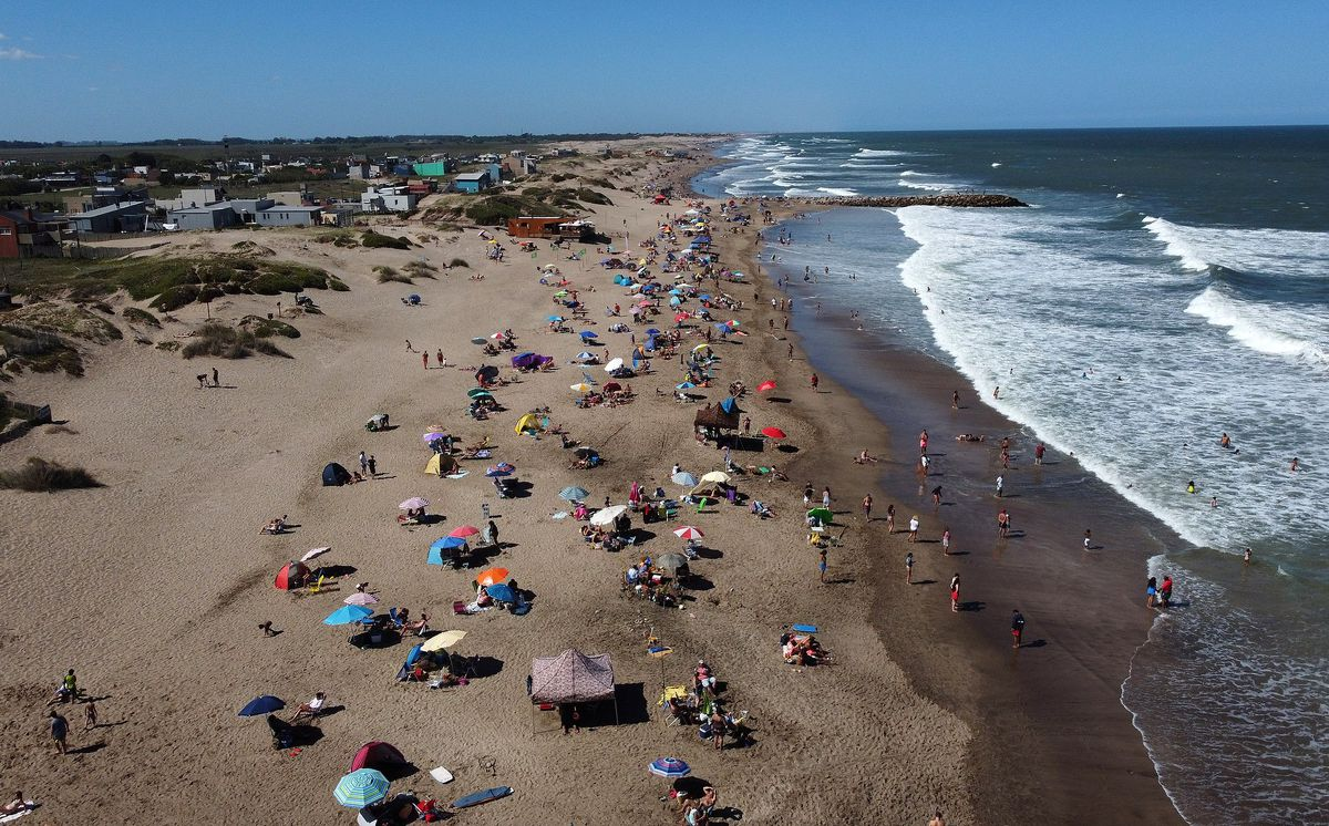 Mar de Cobo, a cinco kilómetros al sur de la más famosa Mar Chiquita y a unos 30 al norte del enorme conglomerado que es Mar del Plata