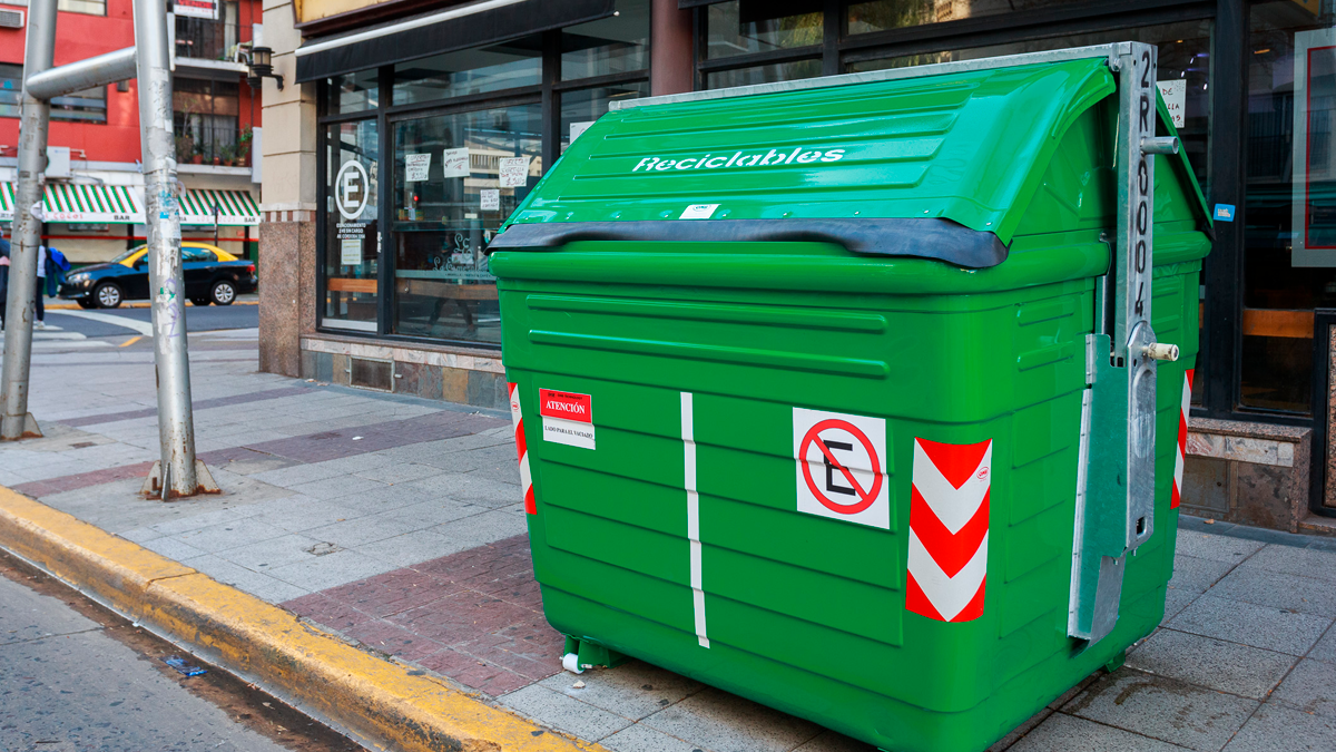 El hallazgo de&nbsp;un cráneo y una serie de huesos&nbsp;dentro de&nbsp;un&nbsp;contenedor&nbsp;causó&nbsp;conmoción este entre vecinos de los barrios Nueva Pompeya y La Perla en&nbsp;Mar del Plata.
