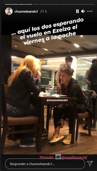 Martín Bossi y Alina Moine juntos en el Aeropuerto de Ezeiza.