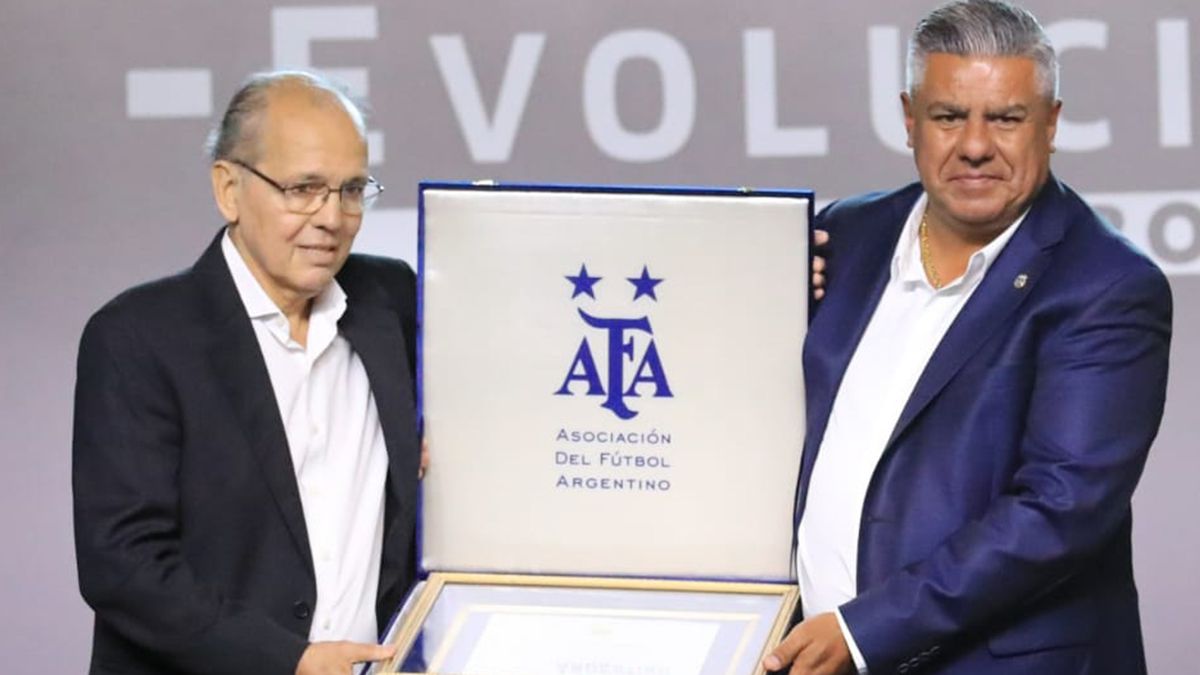 Alejandro Sabella fue homenajeado y reconocido por la AFA
