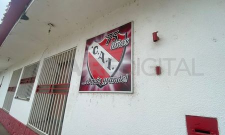 Robaron cables en el Club Independiente de Santo Tomé, el cual los dejó sin luz, y les quemó el sistema de alarmas. Robaron cables en el Club Independiente de Santo Tomé, el cual los dejó sin luz, y les quemó el sistema de alarmas.