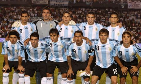Jugó en Colón, Maradona lo llevó al Mundial 2010 y ahora dirigirá en el ascenso Jugó en Colón, Maradona lo llevó al Mundial 2010 y ahora dirigirá en el ascenso