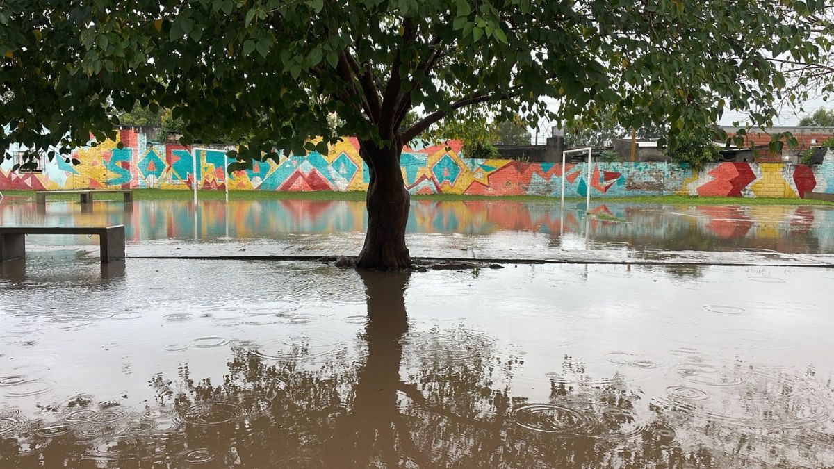 Barrio Santa Marta fue uno de los más afectados por las lluvias de este miércoles 15 de Abril que alcanzo los 100 milímetros.