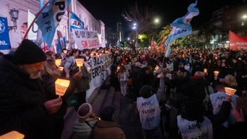 Con gran convocatoria, la marcha en defensa a las universidades se desarrolló en la UNL.